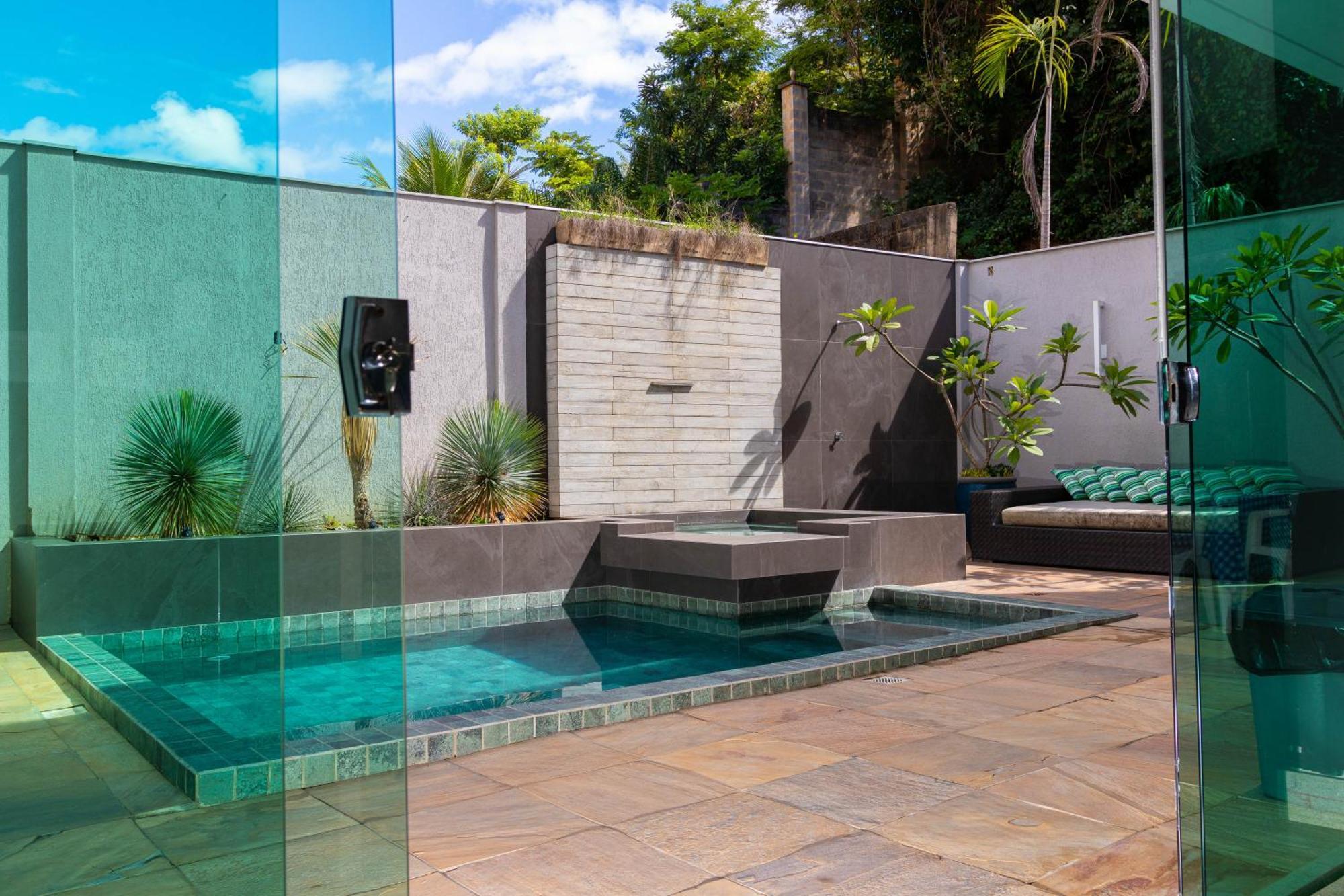 Casa Com Piscina No Bairro Joao Vi, Muriae-mg Muriae